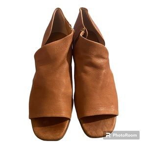 Lucky Brand cut out booties, size 8M, tan, boho, good condition with light wear.